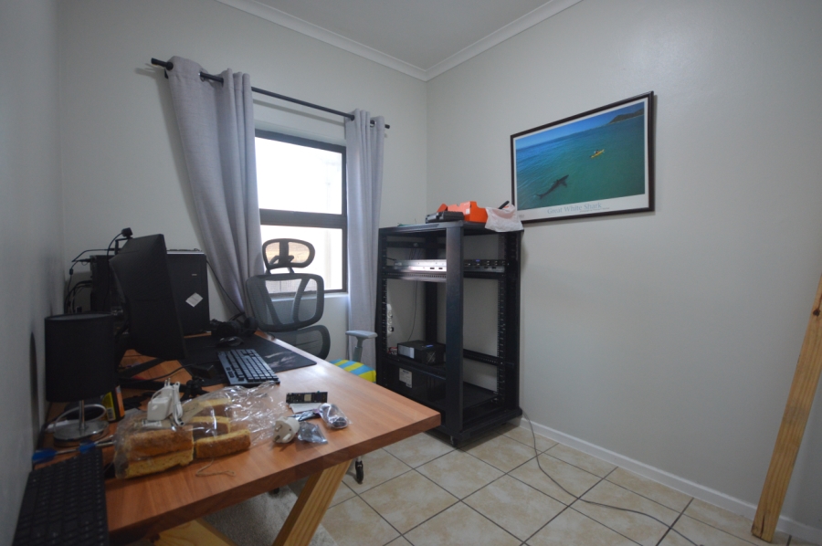 2 Bedroom Property for Sale in Guldenland Western Cape